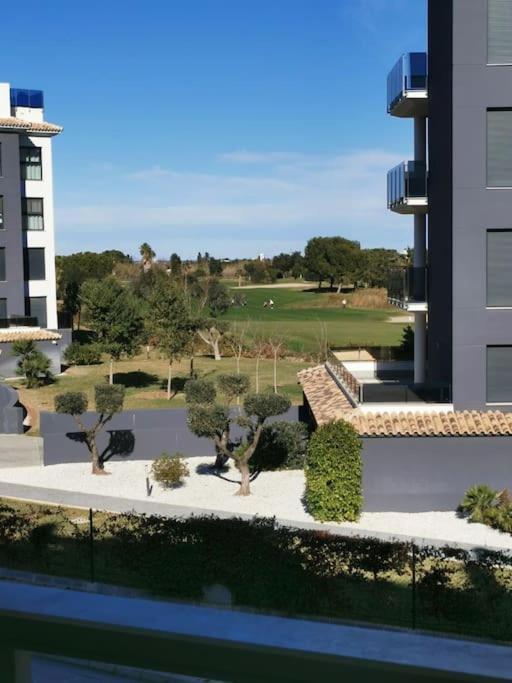 Moderno En Nova Golf & Met Apartament